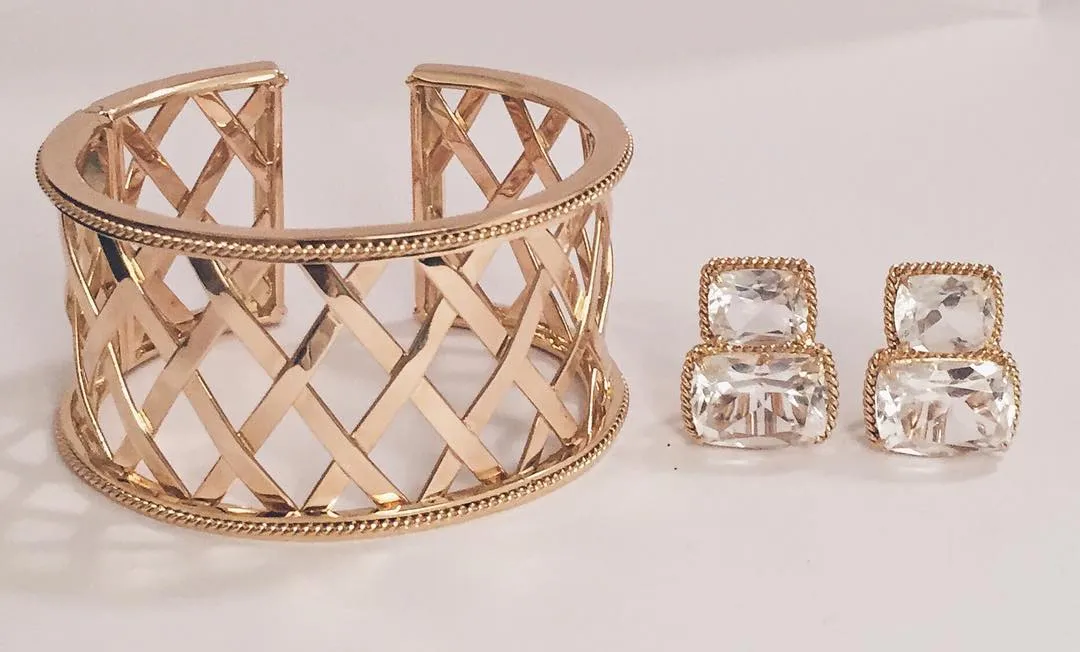 18kt Yellow Gold Medium Cushion Cut Earring with Rope Twist Border with Blue Topaz and Pink Topaz