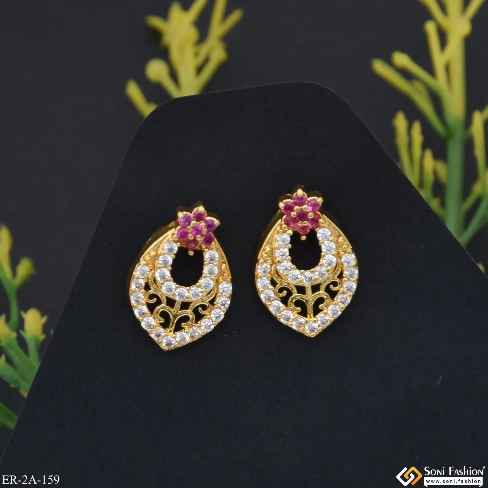Chic Design Sparkling Design Gold Plated Earrings for Ladies - Style A159