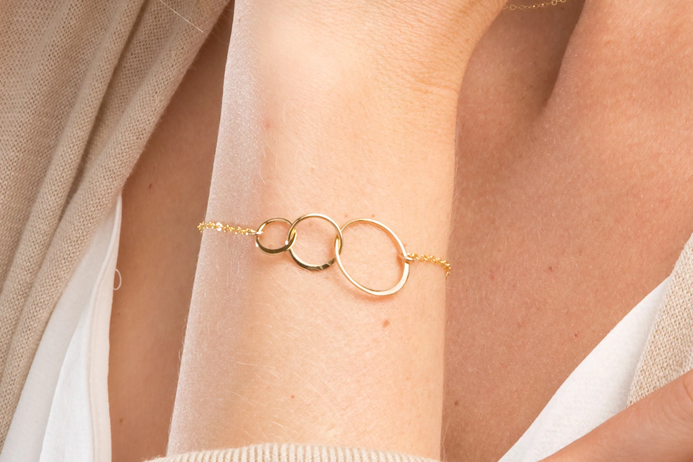 Modern Three Circle Link Bracelet - Minimalist - CG421B. Starts at
